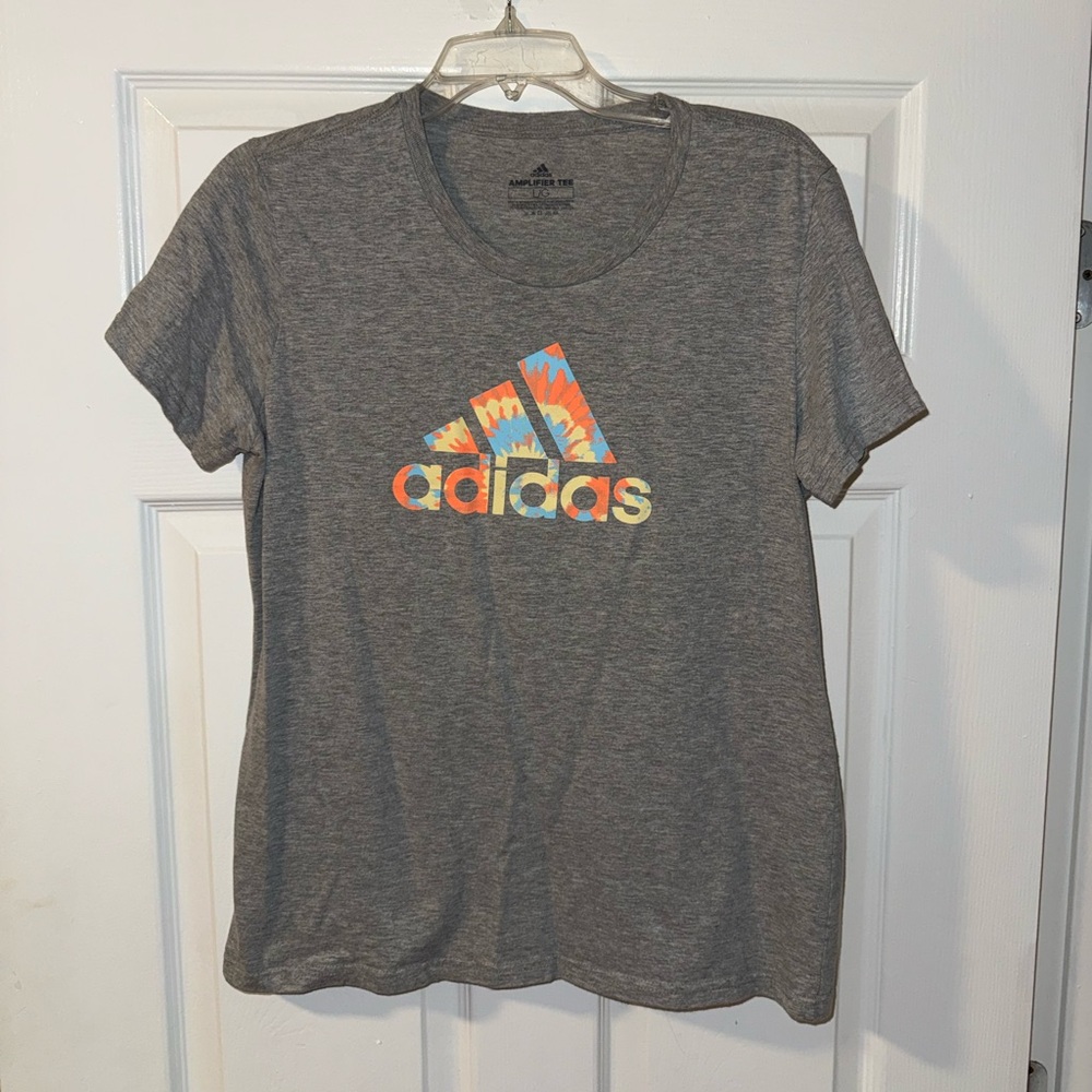 New adidas Gray Amplifier Tee w/ Tie Dye Blue Yellow Orange Logo Print Size L 🧡